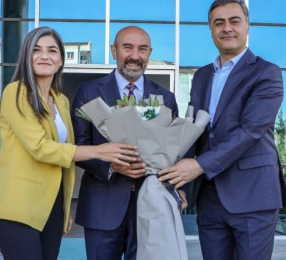 Tunç Soyer’den Van Büyükşehir Belediyesi’ne ziyaret: 'Tek çaremiz dayanışma'