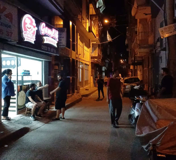 Bursa'da silahlı kavga: Kahvehanenin önünde oturan üç kişi vuruldu