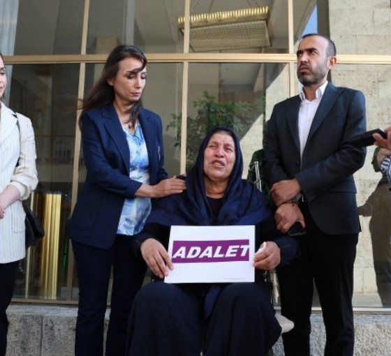 Hatimoğulları Emine Şenyaşar'ı ziyaret etti