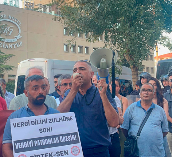 Akcanlar direnişi 13'üncü gününde ... Türkmen: 'Polis 'patronun selamını' söyledi, biz de işçilerin selamını getirdik'