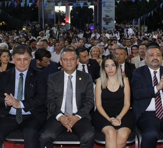 Dilruba Kayserilioğlu, Özgür Özel ile açılışa katıldı
