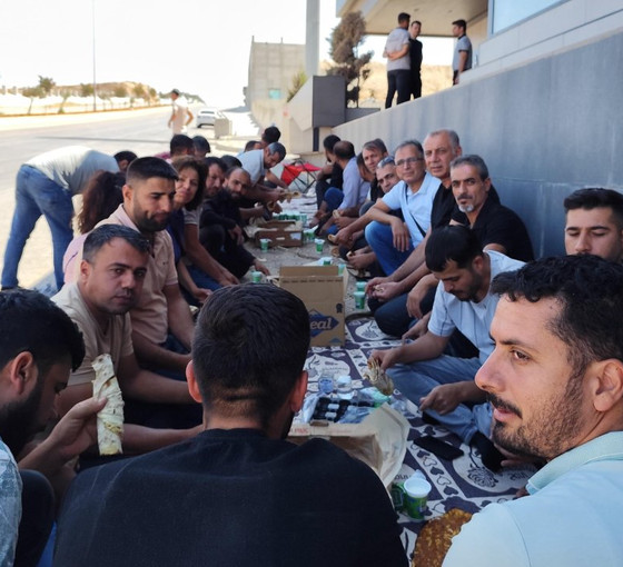KESK'ten direnişteki Akcanlar işçilerine ziyaret: 'Emek mücadelesi veren işçilerin yanındayız'