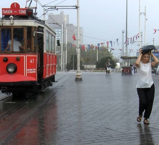 AKOM'dan i̇stanbul için kuvvetli yağış uyarısı: Gece başlayacak yağışlar yarın öğlene kadar sürecek