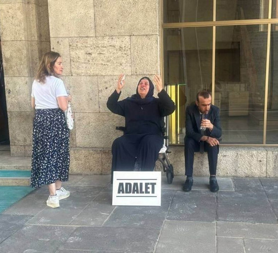 Meclis'teki Adalet Nöbeti 12. gününde: Emine Şenyaşar polis dışında muhatap arıyor