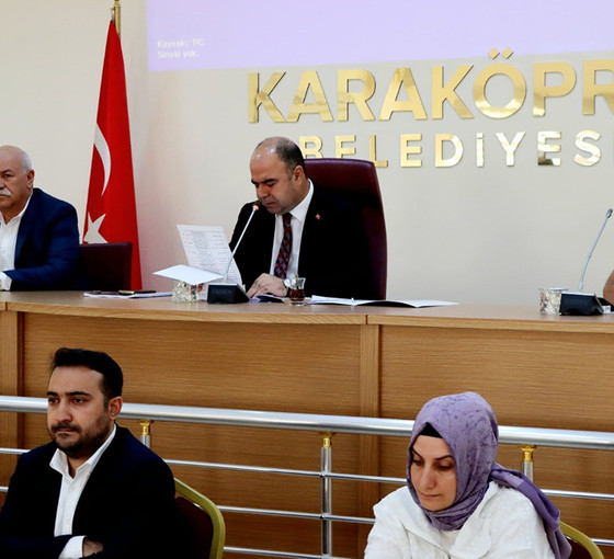 YRP'den istifa edeceği konuşuluyordu ... Karaköprü Belediye Başkanı Nihat Çiftçi: Yerimizdeyiz, yolumuza devam ediyoruz'