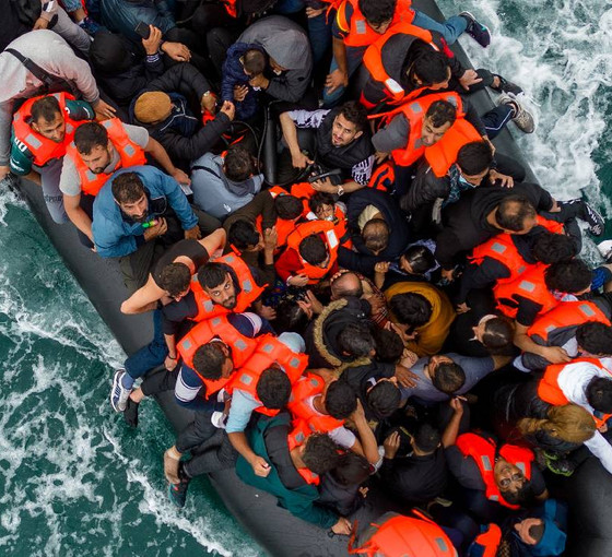 Manş Denizi'nde göçmen faciası: En az 12 ölü