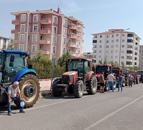 Keşanlı çiftçilerden eylem: Polis engeline rağmen traktörlerle ilçe merkezine girdiler