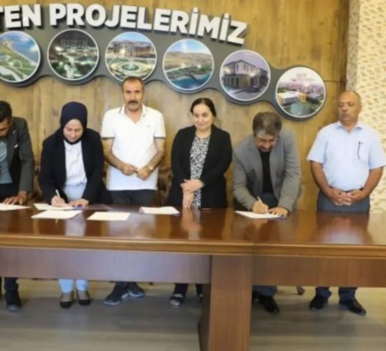 DEM Partili Tuşba Belediyesi'nde kadınlara regl izni ve ücretsiz HPV aşısı geliyor
