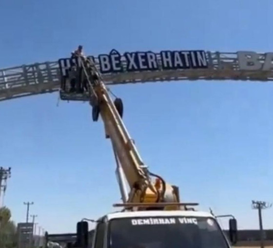 Batman Belediyesi Kürtçe tabeladaki hata için özür diledi