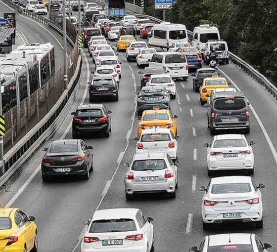 Okullar açıldı, ilk gün trafikte yoğunluk oluştu