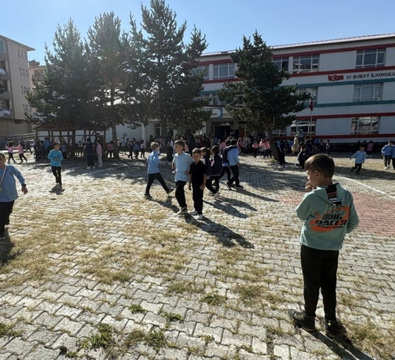 Yeni eğitim öğretim yılı sıkıntılarla başladı: Her üç çocuktan biri yoksul, her beş çocuktan biri okula aç gidiyor