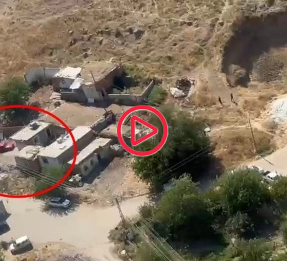 Narin'in cesedini taşıyan kırmızı araç, helikopterden görüntülenmiş