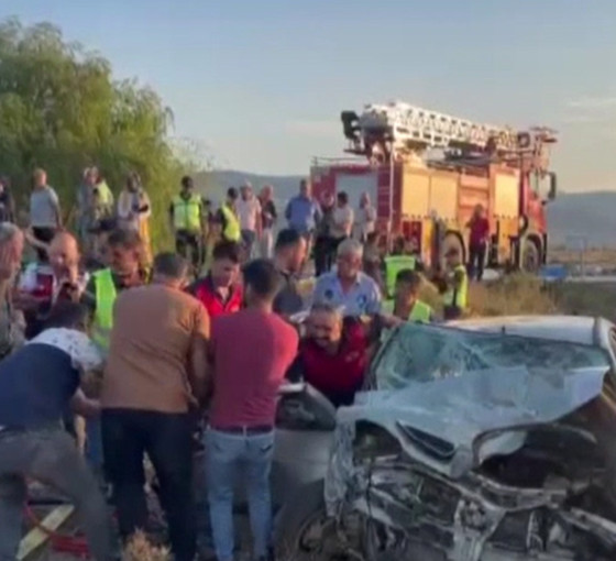 Sinop'ta iki otomobilin çarpıştığı kazada üç kişi öldü