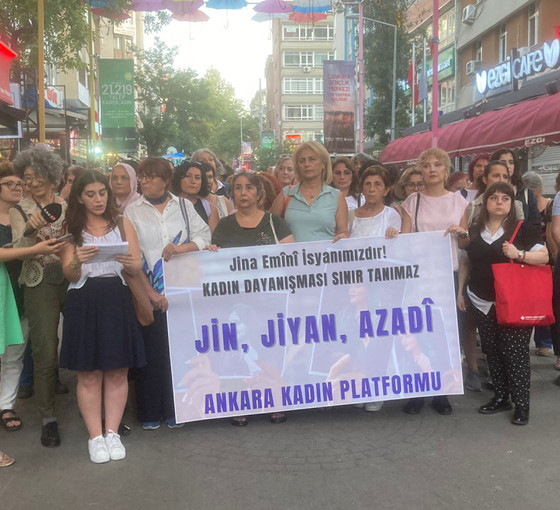 Kadınlar Jîna Mahsa Amini için sokakta: İran çok uzağımızda değil, nefret söylemi yayılıyor