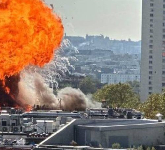 Paris'te iki büyük patlama