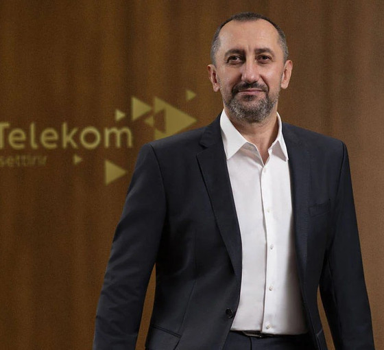 Türk Telekom CEO’sundan zam eleştirilerine 'damacanalı' savunma: 'Tarifelerimiz sudan ucuz'