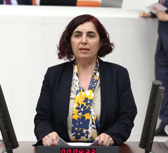 DEM Partili Çelenk, cep telefonu zamlarını Meclis'e taşıdı: 'İletişim hakkı gasp ediliyor'