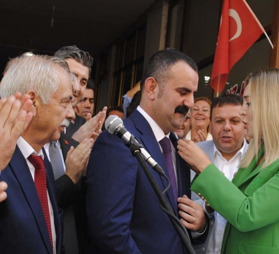 İYİ Parti'den istifa eden Uzunköprü Belediye Başkanı Ediz Martin CHP'ye katıldı