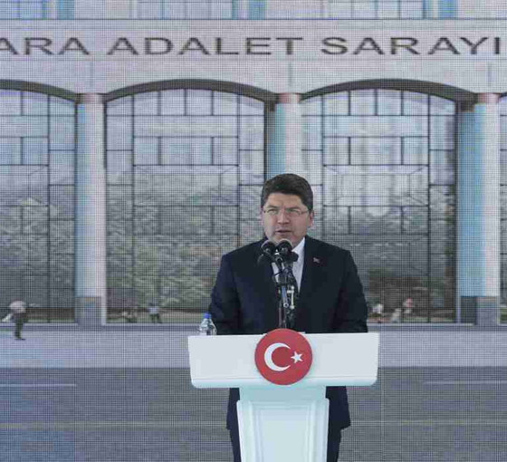 Yılmaz Tunç 'dev Adalet Sarayı'nın temelini attı