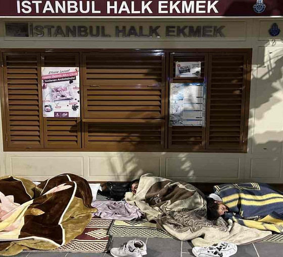 Polonez işçileri fabrika önüne dönüyor