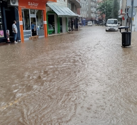 Trabzon'u sağanak vurdu: Hastane tahliye edildi, bir kişi kayıp