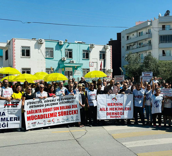 Mersin'de doktora ve hemşireye şiddet: Sağlık emekçilerinden protesto