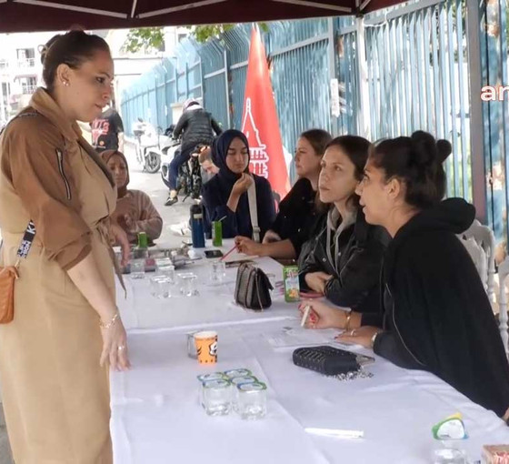 Kaymakamlıktan çıkarılmıştı: Beyoğlu Belediyesi kaldırımda hizmet veriyor