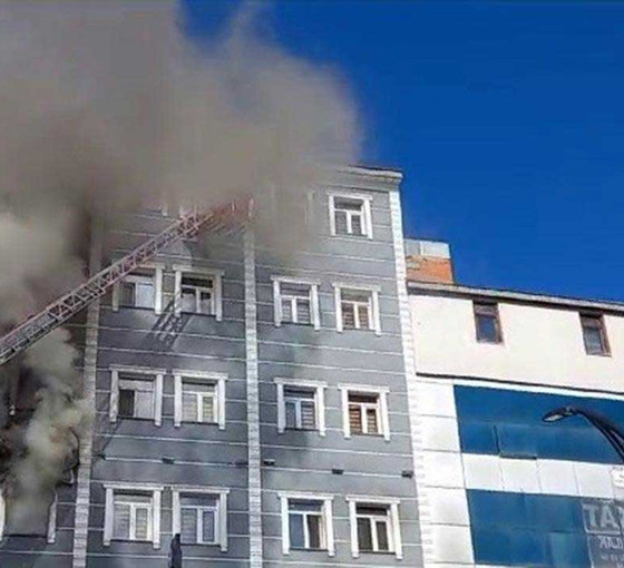 Kars'ta 7 katlı otelde yangın çıktı: 10 yaralı