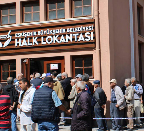 Eskişehir'de Halk Lokantası açıldı: 'Bu kuyruk Türkiye'deki yoksulluğun resmi'