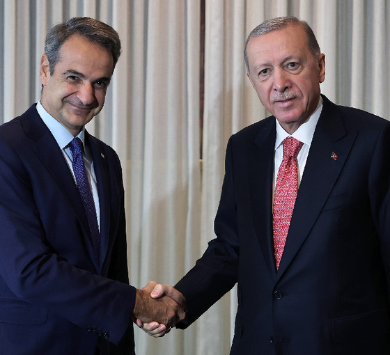 Erdoğan Yunanistan Başbakanı Miçotakis ile görüştü