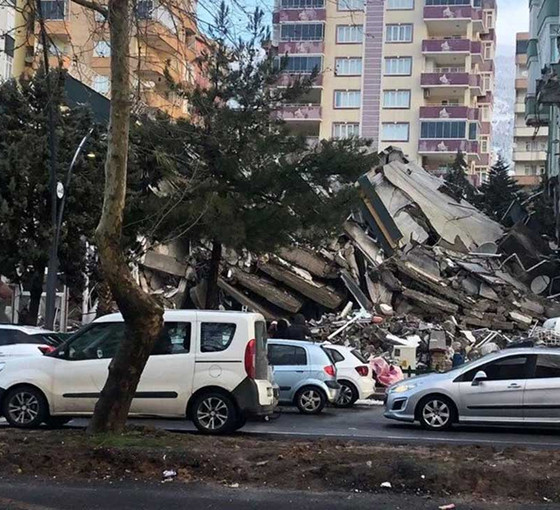 Depremin ardından haklarında yakalama kararı olan fırıncı çift, noterde vekalet vermiş