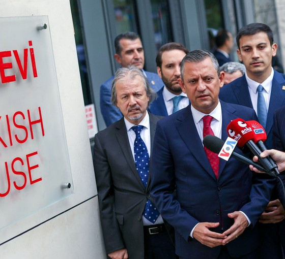 Özel, ziyaret ettiği Türkevi'ni övdü: 'Hepimiz için gurur kaynağı'