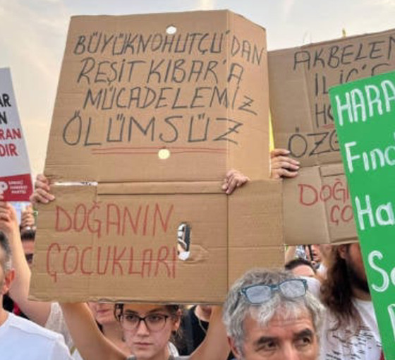 Reşit Kibar'ın ölümüyle ilgili AKP'li Faruk Çelik'i eleştiren Hopalı iki genç ifadeye çağrıldı