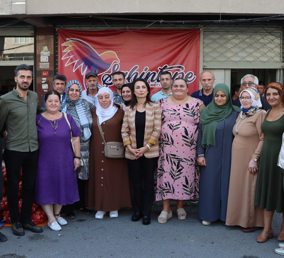 Hatimoğulları Şahintepe'yi ziyaret etti: Konut hakkını sermayeye devretmek istiyorlar