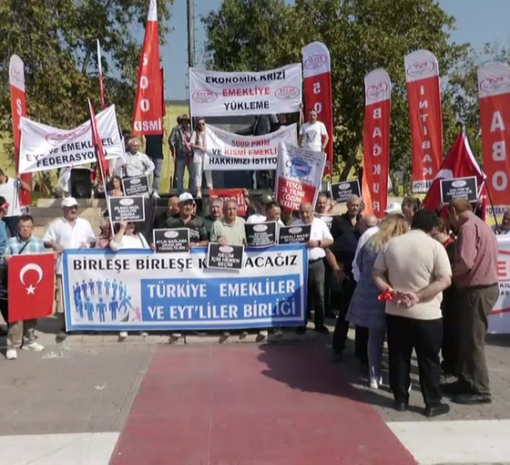 Emeklilerden Kadıköy’de eylem: 'Krizin sebebini KKM'ye ayrılan trilyonlarda arayın'