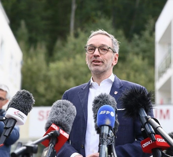 Avusturya'da seçimi aşırı sağcı FPÖ kazandı
