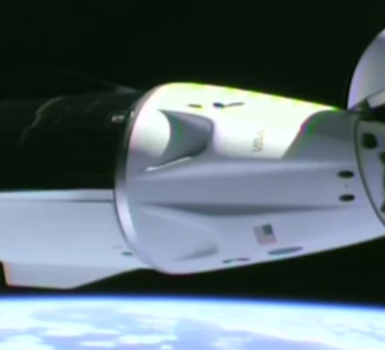 Space X kapsülü, uzayda mahsur kalan astronotları almak için ISS'e kenetlendi