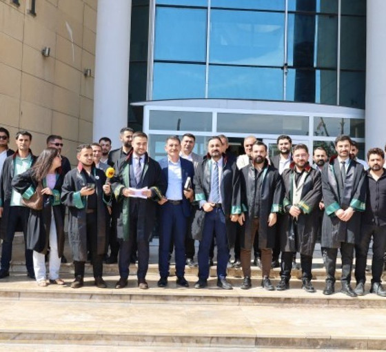 Genç Avukatlar Meclisi'nden 'ücret tarifesi' protestosu: 'Savunma biat etmeyecek'