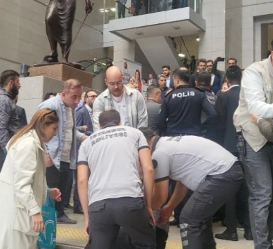 Çağlayan Adliyesi'nde Filiz Saraç'a 'X-Ray' engeli: Arbede çıktı