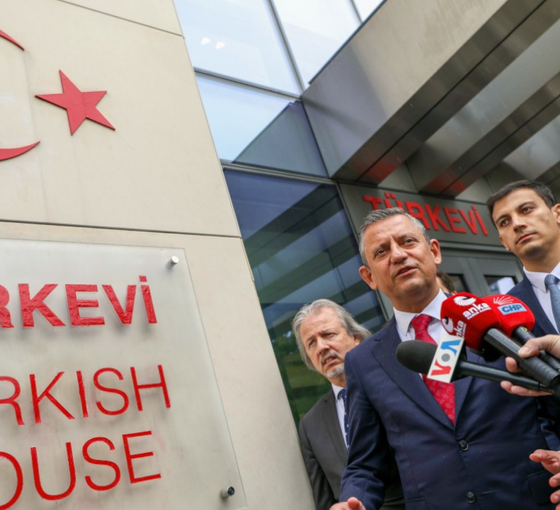 Türkevi önünde Türklük Sözleşmesi