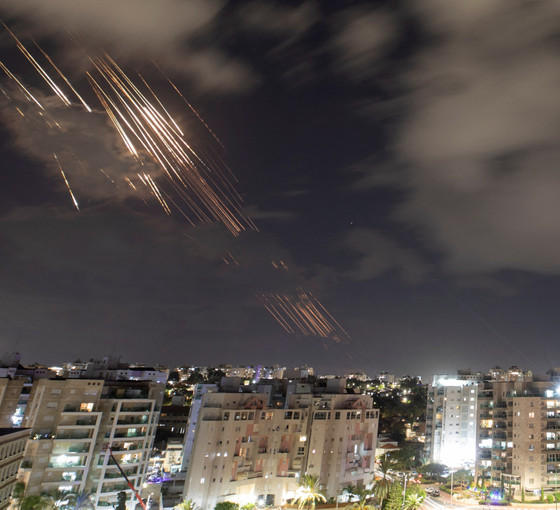 İran'ın İsrail'e füze salvosu: '500 füze ateşlendi'