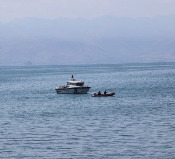 Van'da kaybolan Rojin'den altı gündür haber yok: Sualtı cihazı getirilecek