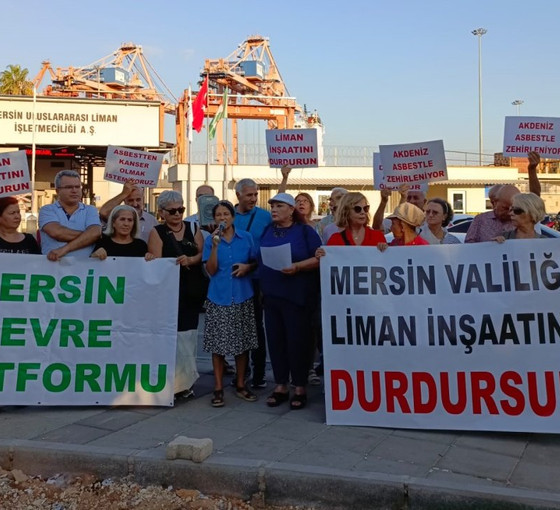 Çevreciler asbestli atığa dikkat çekti: Mersin'de 'Liman inşaatını durdurun' protestosu