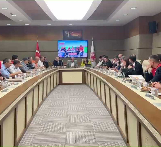 Hak arayışındaki işçiler Meclis'te