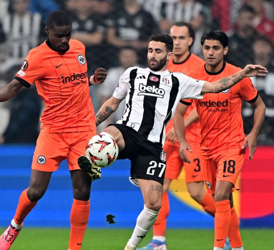 Beşiktaş, evinde Frankfurt'a 3-1 yenildi