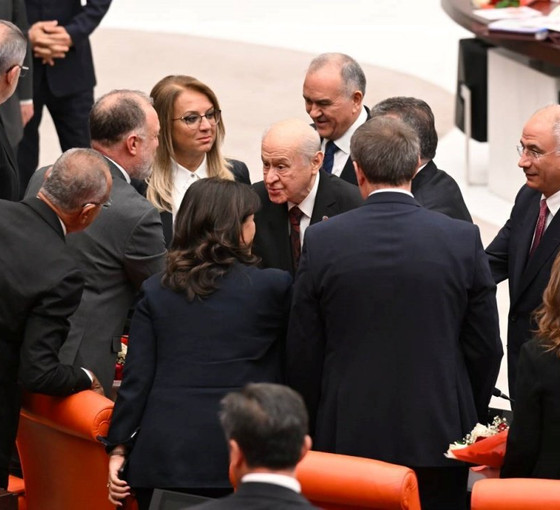Bahçeli'nin DEM Parti'yle tokalaşması: Erdoğan'ın konuşması harekete geçirmiş