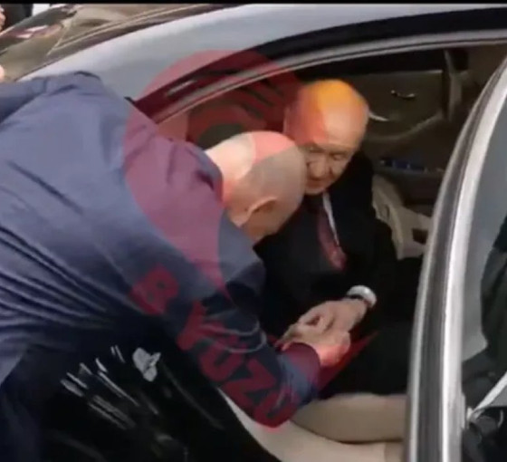 Soylu Bahçeli'nin elini öpmeye çalıştı, Adan'a 'BDDK' esprisi yaptı: 'Seninle düğüne müğüne gitmek yok'
