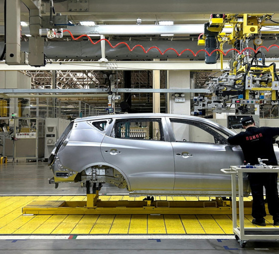 Ticaret savaşı kızışıyor: AB, Çin malı elektrikli araçlara ek gümrük vergisini onayladı