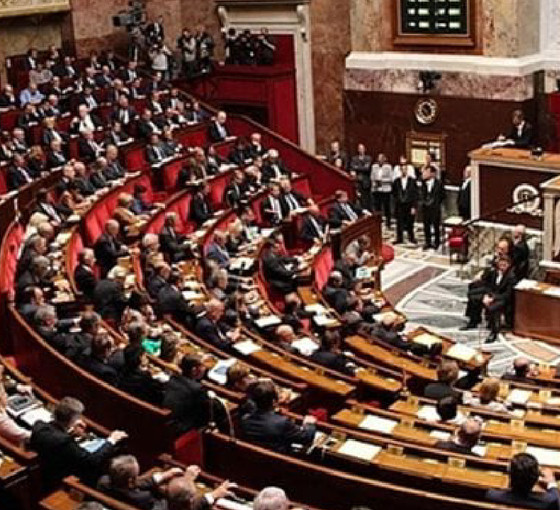 Fransa'da yeni hükümete karşı gensoru önergesi