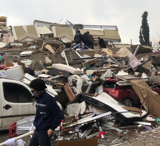 76 kişiye mezar olan Ebrar Sitesi K Blok için 8 kamu görevlisine soruşturma